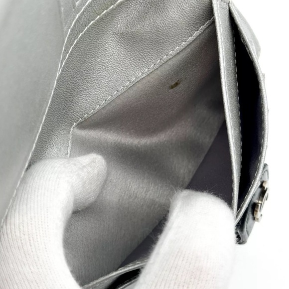 Chanel Camellia Compact Black Bi-fold wallet - Picture 8 of 11